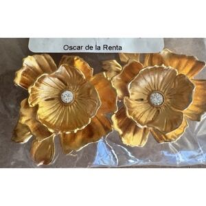 Oscar de la Renta Flower earrings gold and crystal clip on
